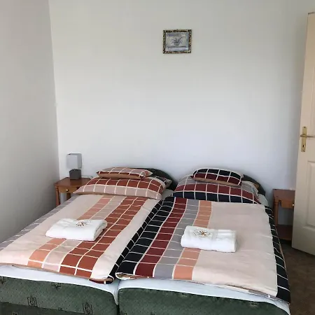 Korona Panzio Bed & Breakfast