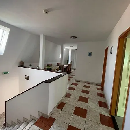Alojamento de Acomodação e Pequeno-almoço Korona Panzio 3*