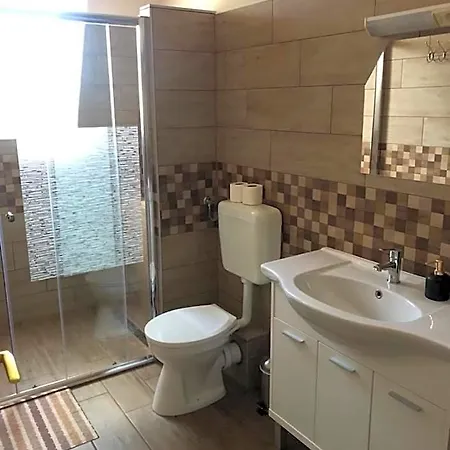 Korona Panzio Oda ve Kahvaltı 3*