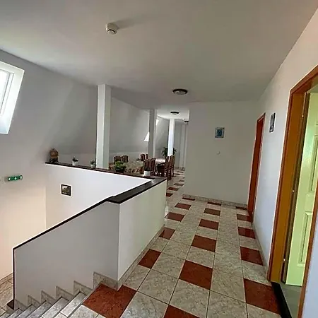Korona Panzio Oda ve Kahvaltı 3*